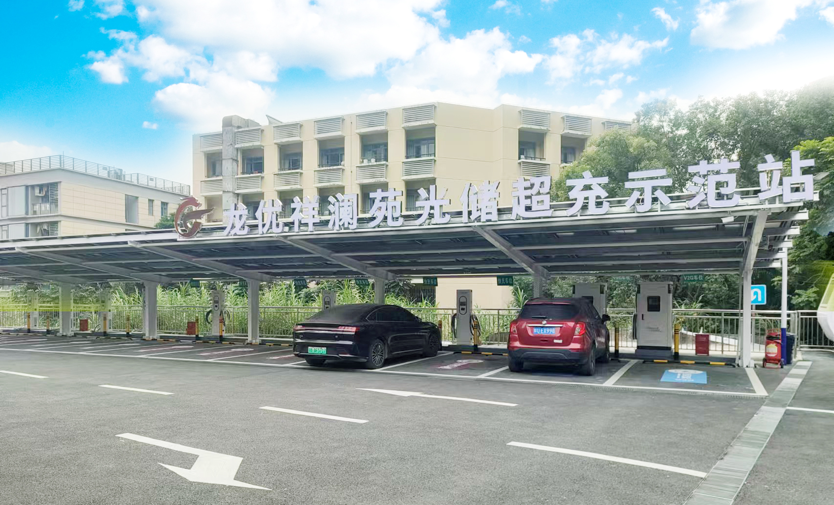 深圳龙优祥澜苑光储超充示范站